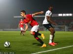 20140930_155525_adnan-januzaj-shows-joshua-onomah.jpg