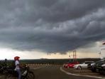20141001_111218_awan-tebal-cumulonimbus-di-natuna-batam.jpg