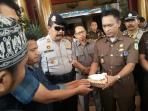 20141001_134024_kpk-malang-beri-pampers.jpg