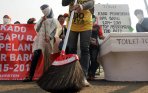 20141001_204534_demo-buruh-migran-prt-sambut-anggota-dpr-baru.jpg