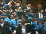 20141002_004931_ricuh-sidang-paripurna-dpr-ri.jpg