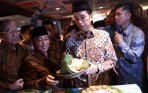 20141003_095342_jokowi-hadiri-hari-batik-nasional-di-pasaraya-blok-m.jpg