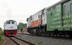 20141003_145806_kereta-barang-mogok-di-perlintasan.jpg