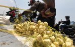 20141005_102907_penjual-kulit-ketupat.jpg