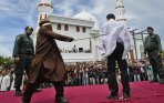 20141006_134605_hukuman-cambuk-pelaku-maisir-di-aceh.jpg