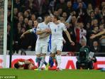 20141010_025002_phil-jagielka-6-and-gary-cahill-cele.jpg