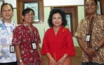 20141010_162603_wiryanti-sukamdani-berkunjung-ke-tribun.jpg