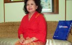 20141010_162709_wiryanti-sukamdani-berkunjung-ke-tribun.jpg
