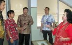 20141010_162755_wiryanti-sukamdani-berkunjung-ke-tribun.jpg