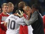 20141011_105047_landon-donovan-n-tim-howard.jpg