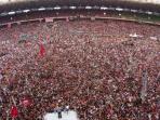 20141013_073656_jokowi-dan-massa-pendukungnya-di-gbk-senayan.jpg