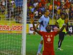 20141013_111619_semen-padang-vs-persela.jpg