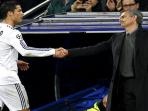 20141013_224857_jose-mourinho-dan-cristiano-ronaldo.jpg