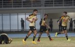 20141014_165552_dedi-gusmawan-sujud-setelah-diego-cetak-gol.jpg