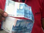 20141018_142505_uang-palsu-ditemukan-di-arisan-ibu-ibu.jpg