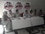 20141018_150725_jokowi-membaja.jpg