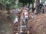 20141020_203654_kostrad-bangun-turap-abri-masuk-desa.jpg