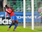 20141022_004407_striker-cska-moscow-seydou-doumbia.jpg