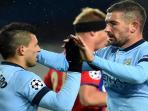 20141022_032330_sergio-aguero-dan-alexander-kolarov.jpg