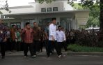 20141024_150602_jokowi-jk-salat-jumat-perdana-di-kompleks-istana.jpg