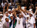 20141024_183453_san-antonio-spurs-girang.jpg