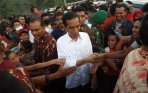 20141029_214243_presiden-jokowi-kunjungi-pengungsi-sinabung.jpg