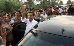 20141029_214744_presiden-jokowi-kunjungi-pengungsi-sinabung.jpg