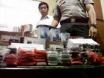 20141030_141128_ponsel-ilegal.jpg