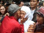 20141031_101029_nenek-fatimah-menang-gugatan.jpg