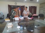 22-penyidik-puspom-tni-dan-8-kpk-geledah-kantor-basarnas_20230805_134456.jpg