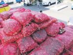 27-ton-bawang-merah-hasil-sitaan_20180830_105350.jpg