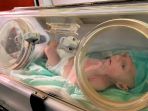 28-bayi-prematur-gaza-dievakuasi-ke-new-capital-hospital-kairo_20231121_173650.jpg