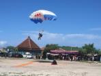 28-penerjun-payung-di-pantai-krakal_20160325_110551.jpg