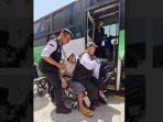 288-jemaah-lansia-yang-disafariwukufkan_1.jpg