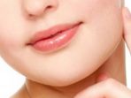 3-bahan-kimiawi-yang-terkandung-di-dalam-lip-balm-yang-diklaim-bisa-merusak-kelembapan-bibir_20180528_174720.jpg