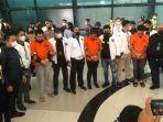 3-buronan-kasus-judi-online-tiba-di-bandara.jpg