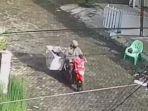 3-pasang-sepatu-lenyap-dari-perumahan-di-malang-modus-pelaku-pura-pura-ambil-sampah.jpg