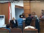 3-pegawai-lapas-dihadirkan-di-persidangan-terkait-kasus-teror-kawasan-thamrin_20180409_031014.jpg