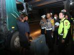 30-truk-sumbu-3-ditilang-karena-masuk-tol-saat-arus-mudik-alasan-disuruh-majikan.jpg
