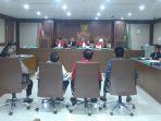 4-anggota-dprd-kalimantan-tengah-kalteng-menjalani-sidang.jpg