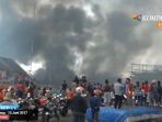 4-kapal-nelayan-di-pelabuhan-juwana-terbakar_20170615_111755.jpg