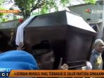 4-korban-minibus-yang-terbakar-jalur-pantura-dimakamkan_20170714_141645.jpg