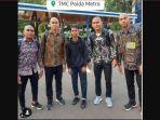 4-pemain-liga-1-2023-berpose-saat-akan-mengikuti-pendidikan-polisi.jpg