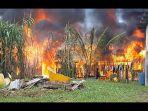 4-rumah-warga-dibakar.jpg