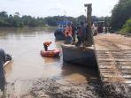 4-truk-tenggelam-di-sungai-batanghari.jpg
