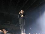 5-fakta-menarik-konser-monokrom-tulus-jakarta-sempat-minta-penonton-diam-di-tengah-acara.jpg
