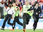 5-fakta-terkait-penyusup-di-final-piala-dunia_20180716_134214.jpg