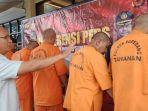 5 Wartawan Gadungan Peras Kades di Sumedang Ditangkap, Polisi Amankan Ponsel dan Bukti Transfer