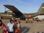 51-orang-pengungsi-terdampak-konflik-wamena-papua-tiba-di-landasan-udara-halim.jpg