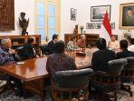 8-pengusaha-besar-ke-istana-2.jpg